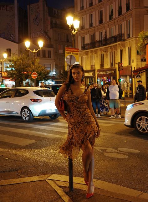 Symphony Date Night Outfit, Euro Summer Black Women, Night Dress Pictures, Latina Feminine Aesthetic, Spanish Party Outfit, Italian Night Outfit, Long Dress Instagram Pictures, Italy Black Women, Outside Party Outfit