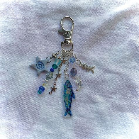 I Love The Ocean, Fish Keychain, Jewelry Accessories Ideas, Handmade Wire Jewelry, Funky Jewelry, Cute Keychain, Cute Diys, Beaded Keychains, Clay Charms