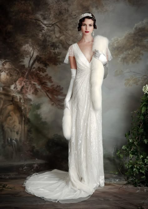 Eliza Jane Howell - Elegant Art Deco Inspired Wedding Dresses | Love My Dress® UK Wedding Blog Look Gatsby, Art Deco Wedding Dress, Deco Wedding Dress, Eliza Jane, Great Gatsby Wedding, 1920s Wedding, Look Retro, Gatsby Wedding, Fur Stole