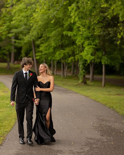 Maroon And Black Prom Couple, Couple Photoshoot Poses Formal, Black Prom Theme Couples, Matching Prom Dress And Suit, Winter Formal Matching Outfits, Homecoming Pics With Boyfriend, Prom Pictures Professional, Homecoming Couples Poses Photography, Photo Poses For Couples Formal