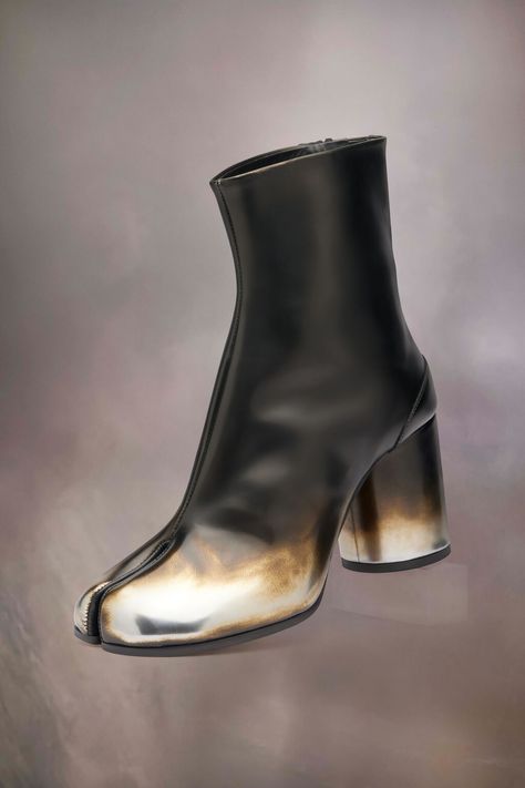 TABI ANKLE BOOTS H80 Ann Demeulemeester Boots, Metallic Ankle Boots, Japanese Socks, Tabi Boots, Tabi Shoes, Metallic Heels, Favorite Boots, Home Icon, Color Swatch