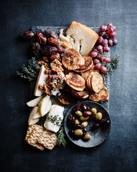 Fall Cheese Board, Fall Cheese Boards, Holiday Cheese Boards, Holiday Cheese, Charcuterie Cheese, Instagram Party, Charcuterie And Cheese Board, Wine Cheese, Cheese Platters