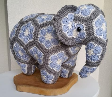 African flower crochet elephant free pattern » Weave Crochet Square Animals, African Flower Animals, African Flower Crochet Animals, African Flower Crochet, Crochet Flower Squares, Flower Animals, Crochet Elephant Pattern, Crochet African Flowers, Crochet Hippo