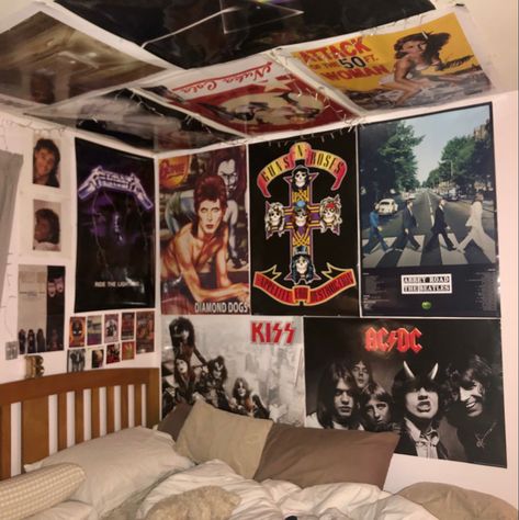 80s Rock Themed Bedroom, 90s Rock Bedroom, Metallica Room Decor, Rock Themed Bedroom, Metal Bedroom Ideas, Rock N Roll Aesthetic Bedroom, 80s Rock Room, Rock Room Aesthetic, Rock Bedroom Ideas