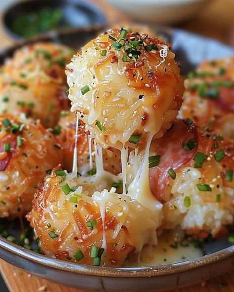 Rice Balls With Cheese And Pepperoni, Rice Ball Pie, Rice Ball Appetizers, Rice Balls For Kids, Barley Dishes, Baked Rice Balls, Pasta Balls, Pepperoni Balls, Rice Appetizers