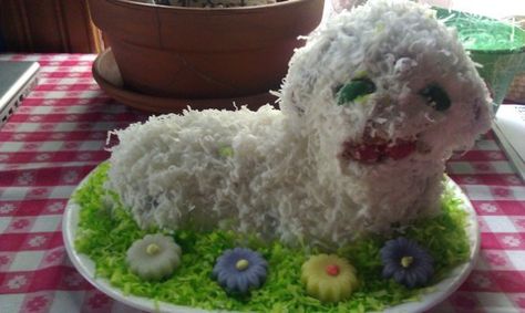 epic birthday cake fails spring lamb that's seen too much Bad Cakes, Cinnamon Tea Cake, Lamb Cake, Ugly Cakes, Cake Fails, Pear Crumble, Spring Lambs, Cake Wrecks, Crumble Cake