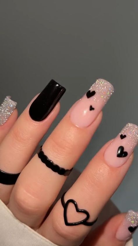 Black Gel Nails, Fake Nails Designs, Glittery Nails, Fancy Nails Designs, Acrylic Nails Coffin Short, Short Acrylic Nails Designs, Uñas Acrilicas, Heart Nails, Fancy Nails