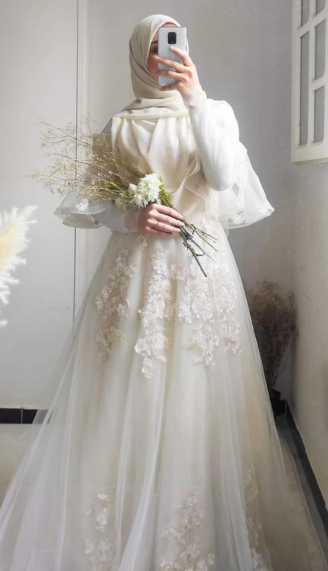 Dress Nikahan Hijab, Wedding Gown Hijab, Hijabi Wedding Dress, Hijabi Wedding, Bridal Hijab Styles, Wedding Outfit Ideas, Muslim Wedding Gown, Arabic Wedding Dresses, Fashion Outfits Summer