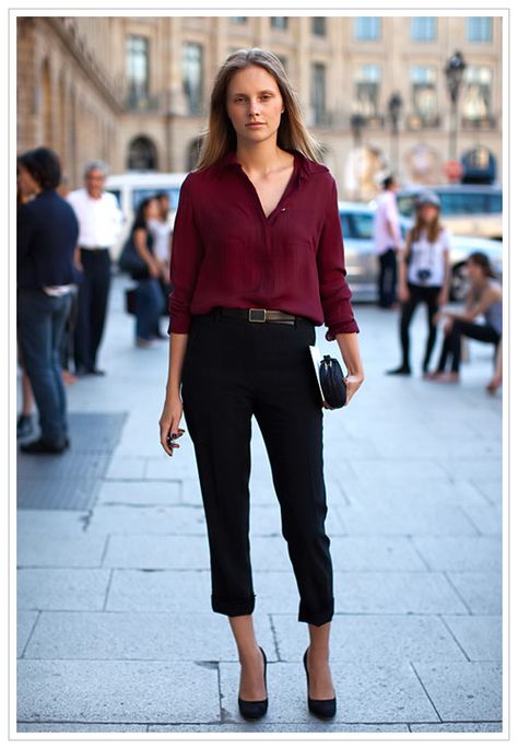 3 quarter pants outfits idea Outfit Pantalon Vino, Black Pants Work Outfit, Job Interview Outfits, Black Pants Work, Black Cropped Trousers, Job Interview Outfit, Interview Outfits, Burgundy Shirt, Burgundy Blouse