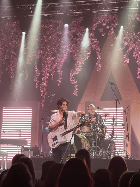 Cherry Blossom The Vamps, Boy Band Aesthetic, The Vamps Cherry Blossom, The Vamps Aesthetic, Vamps Aesthetic, Exam Mood, Guy Aesthetic Outfits, Vamps Concert, The Vamps Concert