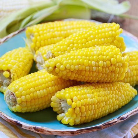 Best Way to Cook Corn- boiled with a stick of butter and a cup of milk. Halogen Oven Recipes, Cooking Sweet Corn, Nuwave Oven Recipes, Boiled Corn, Corn Dishes, How To Cook Corn, Cooking Club, Cookout Food, Corn Recipes