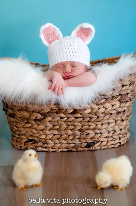 Newborn Photography Easter, Baby Easter Photoshoot Ideas, Diy Newborn Easter Pictures, April Newborn Pictures, Newborn Easter Photos, Newborn Easter Basket Photo Shoot, Baby Easter Photo Shoot, Easter Baby Pics, Easter Newborn