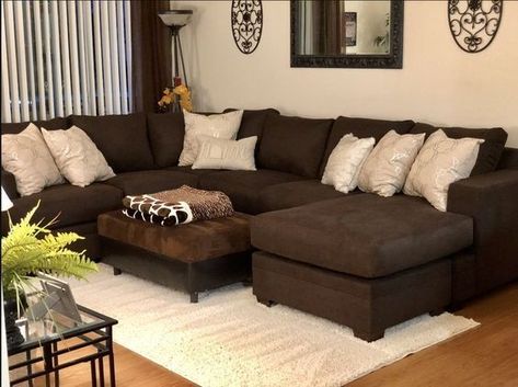 Dark Brown Corner Sofa Living Rooms, Apartment Decor Brown Couch, Area Rug For Brown Couch, Chocolate Sectional Living Room Ideas, Small Living Room Decor Brown Couch, Brown Corner Sofa Living Rooms, Dark Brown Sectional Living Room, Brown Seats Living Room Decor, Chocolate Living Room Ideas