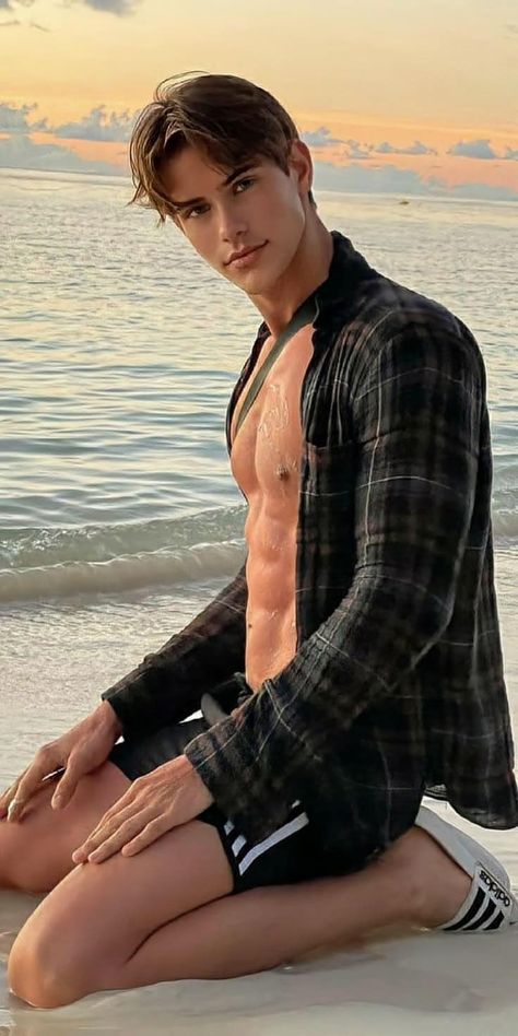 William Roepstorff, People On The Beach, Cute Blonde Guys, Muscle Boy, Guys Fashion, Cute Blonde, White Guys, Cute White Guys, Beautiful Guys