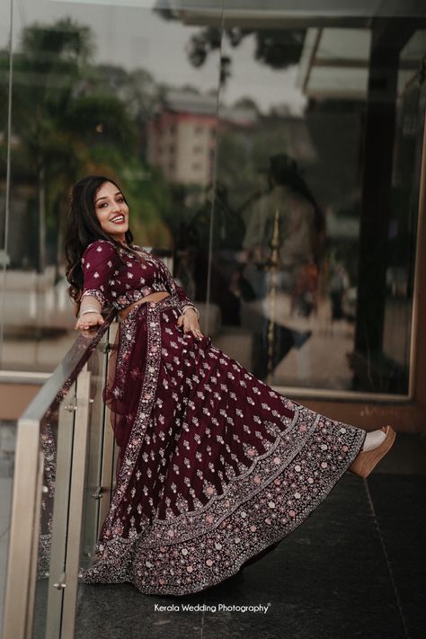 Wine Color Lehenga Bridal, Wine Color Lehenga, It Girl Wedding, Bridal Lehenga Wedding, Bridal Indian, Wine Colour, Lehenga Wedding, Engagement Decorations, Pakistani Bridal Dresses