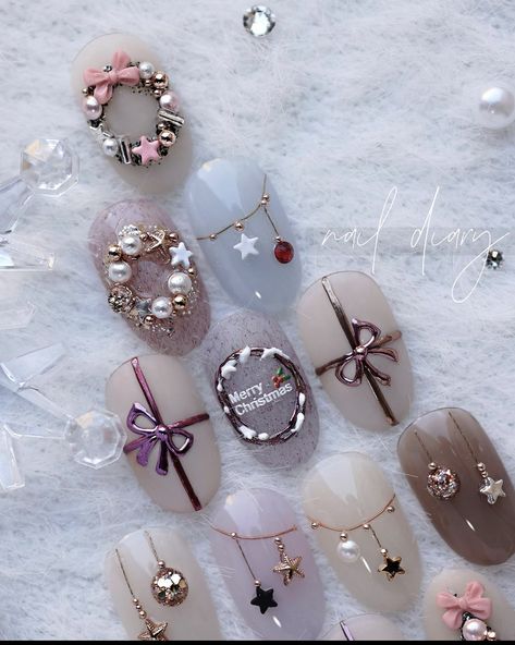 Christmas Nail Charms, Nail Noel Christmas, Korea Nails Design, Korean Christmas Nails, Christmas Ornament Nails, Ornament Nail Art, Korea Nails, Nails Design Christmas, Noel Nail