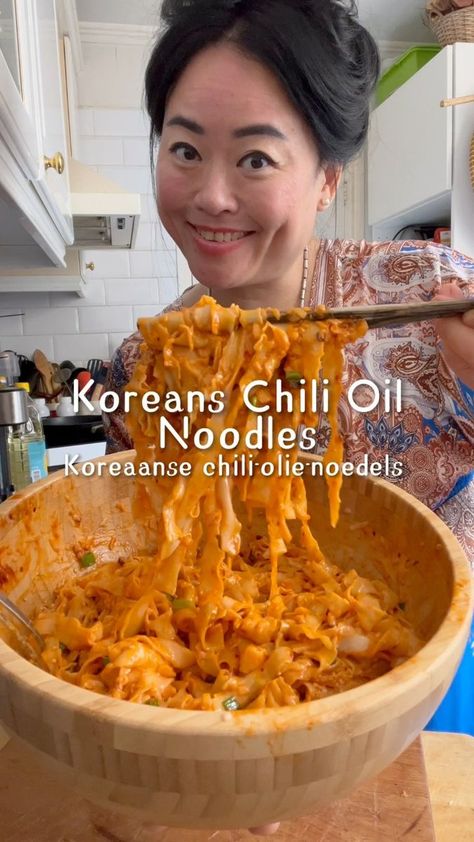 🌶️🍜Korean Chili Oil Noodles Cook Noodles about 3min, set aside1 tbsp Gochujang paste1,5 tbsp Peanut butter3 cloves garlic minced1tsp chili flakes1 tsp sugar1 tbsp soy sauce1 tbsp rice wine vinegar1/2 tsp chicken powderSpring onion Sesame seeds(Hot oil, Pour the oil over the noodles )#huibelanda #foodlover #foodies #foodvlogger #travel #travelvlogger #visitors #city #travelers #viral #viralfood #homemade #popular #tastes #dinerideas #recipes #food #dinnerideas #simple #easy #streetfood #koreans Street Noodles Recipe, Street Noodles, Chili Oil Noodles, Gochujang Noodles, Noodles Korean, Gochujang Paste, Oil Noodles, Chicken Powder, Korean Chili