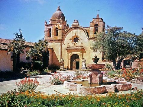 Spanish missions: Carmel -- Kids Encyclopedia | Children's ... Spanish Mission Architecture, Spanish Mission Style, California Missions Project, Spanish Landscape, Pretty Architecture, Oasis Springs, Gecko Terrarium, Spanish Mission, Angel Falls