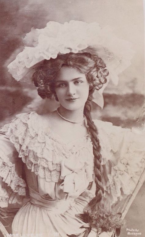 Lily Elsie Lily Elsie, Merry Widow, Old Photography, Gibson Girl, French Women, Vintage Portraits, Edwardian Fashion, Old Photographs, Edwardian Era