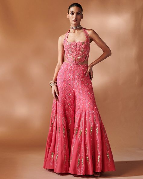 Simple Wedding Dresses Indian Sisters, Dress Piece Design Indian, Corset Lehenga Designs, Corset Blouses For Sarees, Garba Wedding Outfit, Indo Western Mehendi Outfits, Corset Traditional Dress, Pink Indo Western Dresses, Fusion Indian Outfits