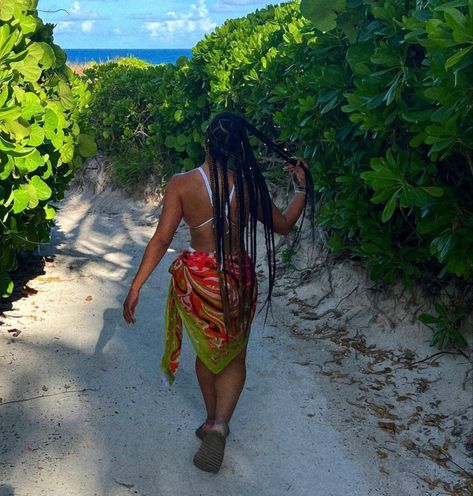 Jamaican Girl Aesthetic, Ghana Aesthetic, Summer Instagram Pictures, Beautiful Photoshoot Ideas, Shotting Photo, Vacation Mood, Vacay Outfits, Beautiful Dreadlocks, Summer Black