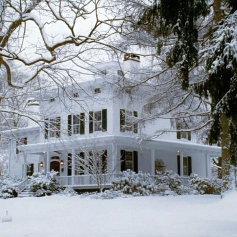 The Family Stone Family Stone House, Family Stone, National Lampoon's Christmas Vacation, Best Christmas Movies, The Family Stone, National Lampoons Christmas Vacation, Lampoon's Christmas Vacation, Home Goods Decor, Holiday Movie