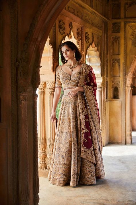 Choli Cut Blouse, Gray Lehenga, Frontier Raas, Velvet Choli, Casual Pakistani Dresses, Grey Lehenga, Embroidered Bridal Lehenga, Beautiful Lehenga, Designer Bridal Lehenga Choli