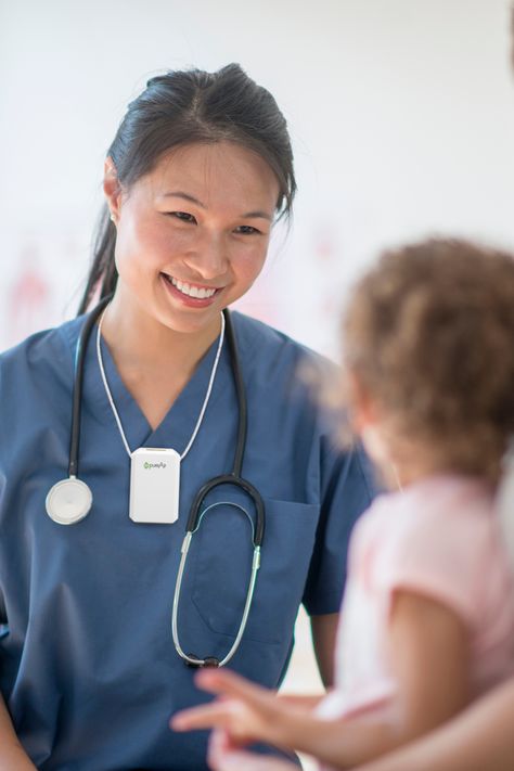 Doctor Helping Patient, Japanese Doctor, Pregnant Nurse, My Future Job, Nurse Aesthetic, Digital Vision Board, Medical School Motivation, Medical School Inspiration, Life Board