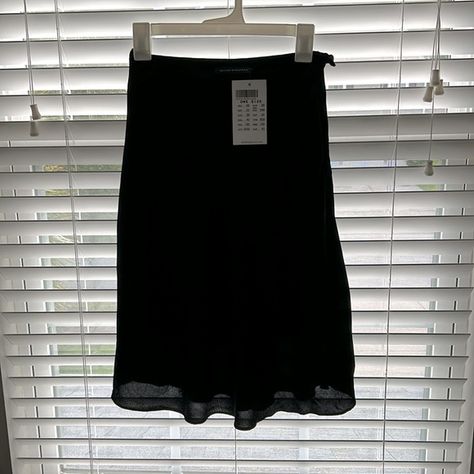 Brandy Melville flowy black midi skirt Flowy Black Skirt, Summer Weather, Black Midi Skirt, Black Midi, Black Skirt, Brandy Melville, Brandy, Side Zipper, Midi Skirt