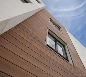 Apex PVC Cladding Boards | A Smarter Vinyl Siding Solution Vinyl Siding Ideas Exterior, Vinyl Cladding, Pvc Cladding, Pvc Siding, Roof Cladding, Composite Cladding, Shiplap Cladding, Cladding Design, House Cladding