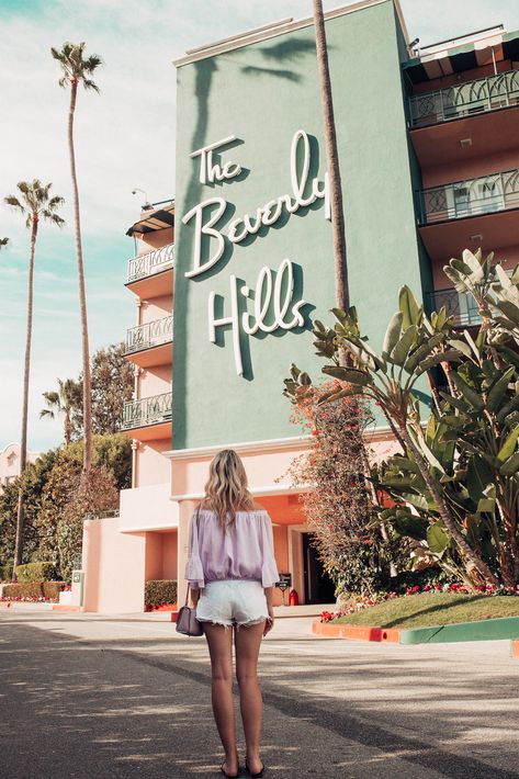 The ultimate LA photography guide to all my favorite Los Angeles Instagram spots. Sharing all of my favorite Los Angeles photography locations and their addresses, from Melrose to the Getty Museum to The Last Bookstore to Mulholland Drive and everywhere in between. Read on for over 70 Los Angeles picture ideas to capture that iconic Los Angeles aesthetic, from palm trees to sunsets to retro glam. #losangelesphotography #lainstagram La Neighborhoods, Los Angeles Photography Locations, Beverly Hills Aesthetic, Beverly Hills Sign, Hills Aesthetic, Malibu Wine Safari, La Photoshoot, Redondo Beach Pier, Los Angeles Trip