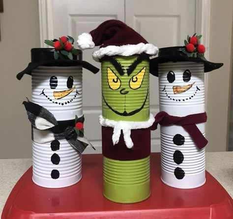 Christmas Buckets, Christmas Decorations On A Budget, Coffee Can Crafts, Easy Diy Christmas Decorations, Decorations On A Budget, Grinch Christmas Decorations, Christmas Centerpieces Diy, Easy Christmas Decorations, Christmas Mantel Decorations