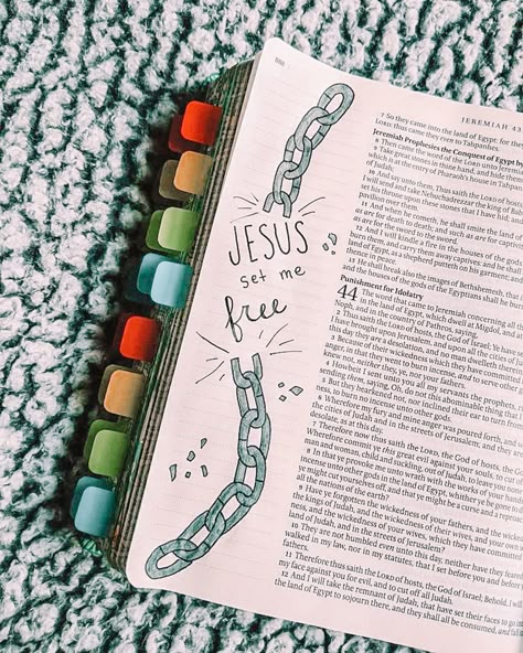 God And Bible Aesthetic, 2024 Vision Board Aesthetic Bible, Bible Study Doodles Art Journaling, Bible Side Art, Drawing In Bible, Things To Draw In Your Bible, Drawings In Bible, Bible Study Doodles, Bible Drawings Doodles