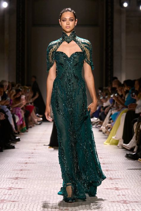 Elie Saab Fall 2024 Couture Collection | Vogue Fame Dr Outfits, Emerald Gown, Haute Couture Looks, Couture 2024, Fashion Runway Show, Elie Saab Fall, Elie Saab Couture, Boutique Couture, Couture Looks