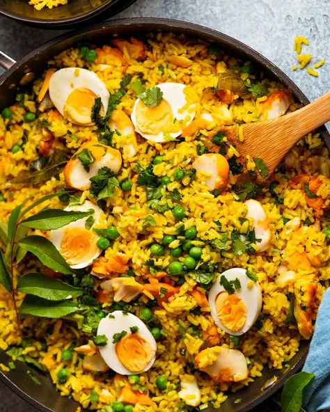 Kedgeree - English curried rice and fish Rice Easy Recipes, Sushi Fried, Kedgeree Recipe, Homemade Pastrami, Rice And Fish, Curried Rice, Curry Fried Rice, Fried Rice Dishes, Fish Rice