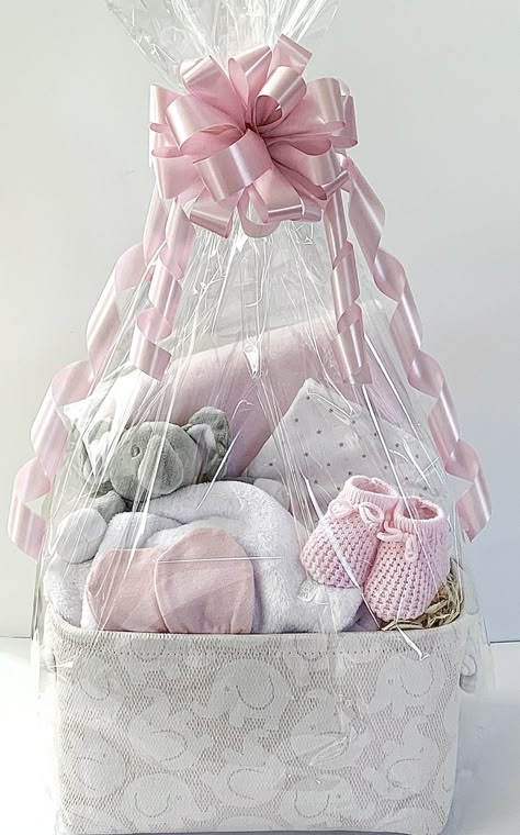 Baby Gift Basket Girl, Baby Clothes Gift Basket, Baby Shower Gifts For Girl, Babyshower Gift Girl Ideas, Baby Basket Gift Ideas Girl, Baby Hampers Ideas Gift, Baby Girl Hamper Ideas, Baby Girl Gift Basket Ideas, Newborn Present Ideas