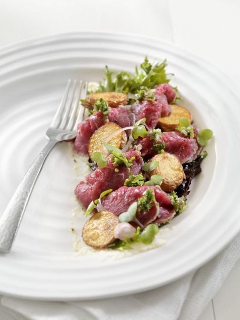 Seared Beef Carpaccio-Style with Pickled Shallots, Veg and Chimichurri Sauce - Canadian Beef Beef Salad Recipes, Potato Coins, Quiche Cheese, Eggs Quiche, Farm To Table Dinner, Raw Beef, Pickled Shallots, Gourmet Food Plating, Beef Carpaccio