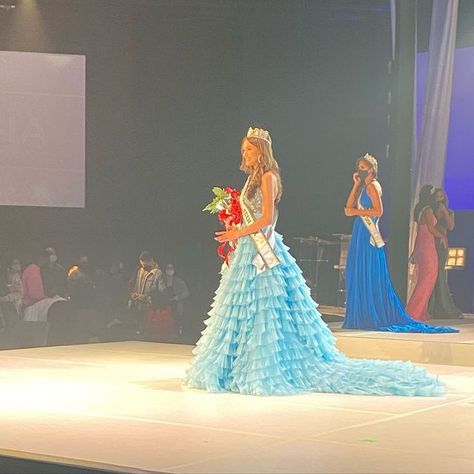 Pageant Queen Aesthetic, Pagent Girl Aesthetic, Pageant Girl Aesthetic, Beauty Pageant Aesthetic, Miss America Pageant, Glitz Pageant Photos, Pageant Aesthetic, Pageant Crowning Moment, Teen Pageant