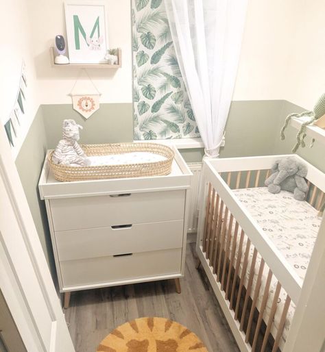 15+ Creative Gender Neutral Nursery Ideas For Small Room (Tips & Inspirations) Small Baby Nursery Ideas, Nursery Ideas For Small Rooms, Nursery Room Closet, Small Baby Nursery, Small Room Girl, Baby Nook, Small Room Nursery, Mini Nursery, Wallpaper Kids Room