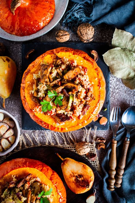 Roasted Hokkaido pumpkin stuffed with couscous and veggies – Food Photography & foodblog HOllaus Spooky Brunch, Hokkaido Pumpkin, Marjoram, Coriander Seeds, Vegetable Stock, Fresh Parsley, Leeks, Couscous, Vegetable Recipes