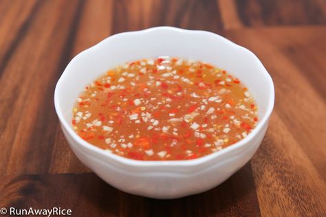 Dipping Sauce For Fish, Nuoc Cham Sauce Recipe, Chinese Dipping Sauce, Nuoc Mam Recipe, Fish Sauce Recipe, Vietnamese Fish Sauce, Sauce For Fish, Easy Vietnamese Recipes, Nuoc Mam