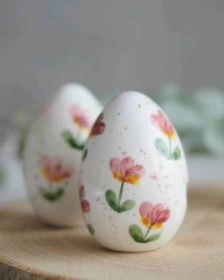 Flowery Easter egg ceramic set, the most wonderful gift this time of year 🐰🌷🌸💚 #odeataceramics #decorativeeggs #ceramiceggs… | Instagram Easter Egg Pottery, Painted Ceramic Easter Eggs, Easter Pottery Painting Ideas, Ceramic Easter Eggs, Easter Ceramics, Egg Ceramic, Ceramic Eggs, Coquette Stuff, Easter Egg Decorations