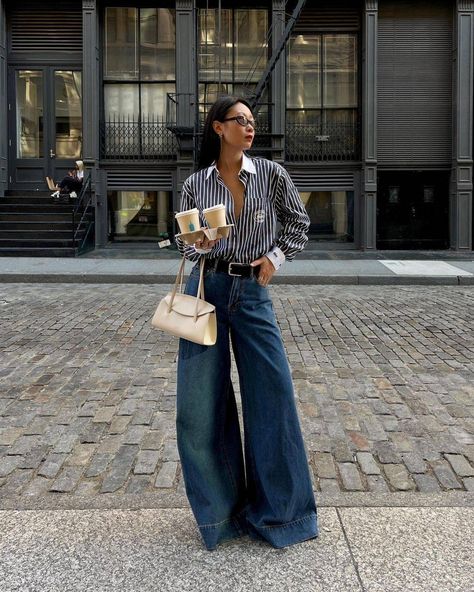 How To Style Wide Leg Jeans, Wide Leg Jeans Outfits, Wide Leg Outfit, Portret Feminin, Style Wide Leg Jeans, Wide Leg Jeans Outfit, Wide Leg Pants Outfit, Looks Jeans, Look Jean