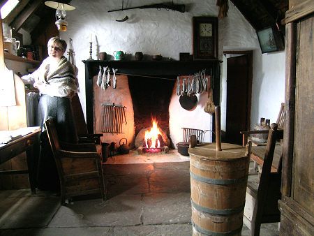 Irish Cottage Interiors, Scottish Croft, Country Decor Diy, Diy Sauna, Croft House, Living Room Decor Country, Sauna Diy, Rabbit Houses, Hole In The Ground