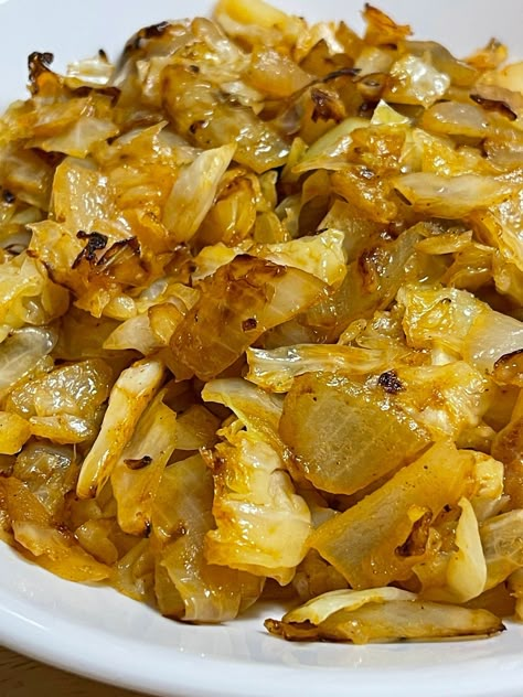 Fried Caramelized Cabbage And Onions (Without Bacon) Recipe For Fried Cabbage, Vegetarian Cabbage Recipes, Cabbage And Onions, Cabbage Recipes Southern, Easy Cabbage Recipes, Fried Cabbage Recipes, Cabbage Side Dish, Cabbage Recipes Healthy, Boiled Cabbage