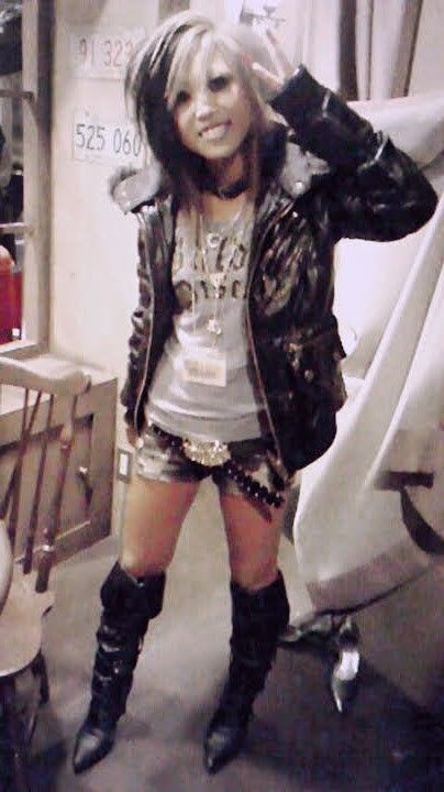 Punk Gyaru Fashion, Oraora Gyaru Fashion, B Gyaru, Ora Ora Gyaru, Rokku Gyaru Outfits, Gyaru Jacket, Gothic Gyaru, Ora Gyaru, Goshikku Gyaru