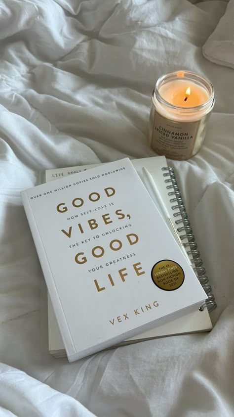 Reading Book Aesthetic Instagram Story, Lectura Aesthetic, Good Vibes Good Life, Healing Books, Best Self Help Books, King Book, Self Development Books, Motivational Books, Vision Board Inspiration