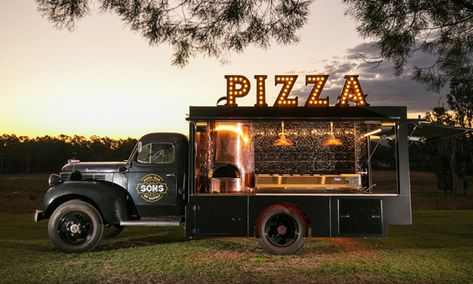 Check out this beautiful vintage 1947 Dodge Fargo farm truck, recently converted into a woodfired pizza truck and mobile bar for Sons of Napoli. Pizza Trailer, Woodfired Pizza Oven, Mobile Pizza Oven, Foodtrucks Ideas, Woodfired Pizza, Pizza Vans, Pizza Food Truck, Pizza Truck, Food Vans