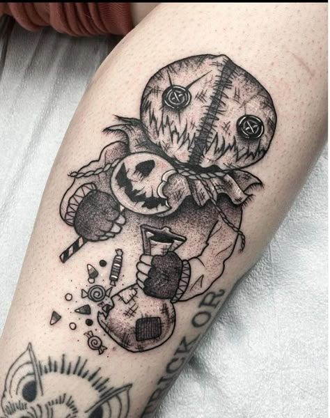 Scary Movie Tattoo Design, Cute Horror Movie Tattoos, Cartoon Horror Tattoos, Goosebumps Tattoo, Creepy Tattoos Gothic, Cute Horror Tattoo Sleeve, Scary Movie Tattoos Sleeve, Halloween Tattoos Sleeve, Tim Burton Tattoo