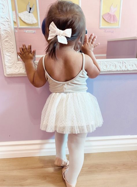 Ballerina Birthday Outfit, Toddler Ballet Aesthetic, Toddler Dance Outfit, Baby Ballerina Costume, Toddler Ballerina Costume, Ballet Baby Girl, Toddler Ballet Outfit, Toddler Dance Classes, Toddler Ballerina